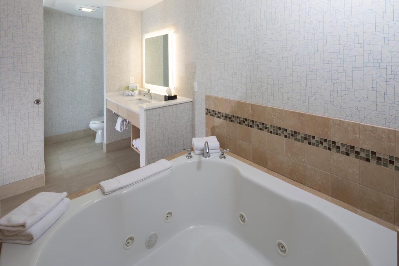 Holiday Inn Express Rochester Hills By Ihg Dış mekan fotoğraf
